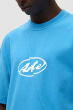 Laden Sie das Bild in den Galerie-Viewer, Arte Antwerp -Circle Logo Cut T-shirt - BLUE T-Shirts Arte Antwerp
