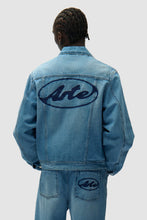 Laden Sie das Bild in den Galerie-Viewer, Arte Antwerp - Circle Logo Jeans Jacket Hemden Armedangels
