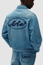 Laden Sie das Bild in den Galerie-Viewer, Arte Antwerp - Circle Logo Jeans Jacket Hemden Armedangels
