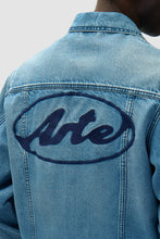 Laden Sie das Bild in den Galerie-Viewer, Arte Antwerp - Circle Logo Jeans Jacket Hemden Armedangels
