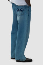 Laden Sie das Bild in den Galerie-Viewer, Arte Antwerp - Circle Logo Pocket Pants - Bleach Hosen Arte Antwerp
