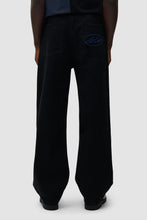 Laden Sie das Bild in den Galerie-Viewer, Arte Antwerp - Circle Logo Pocket Pants - Black Hosen Arte Antwerp
