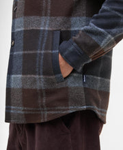 Laden Sie das Bild in den Galerie-Viewer, Barbour - Chapter Overshirt - Midnight Oak Tartan Hemden Barbour
