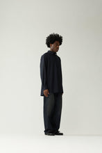 Laden Sie das Bild in den Galerie-Viewer, New Amsterdam - WOOL OVERSIZED BUTTON-UP - NAVY
