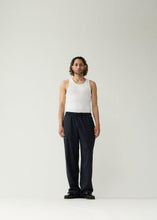 Laden Sie das Bild in den Galerie-Viewer, New Amsterdam - Reworked Trouser Black
