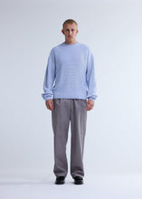 Laden Sie das Bild in den Galerie-Viewer, New Amsterdam - BIG LOGO CREWNECK BABY BLUE/ECRU Pullover New Amsterdam
