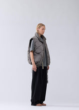 Laden Sie das Bild in den Galerie-Viewer, New Amsterdam - Detachable Jacket - Dark Taupe Jacken New Amsterdam
