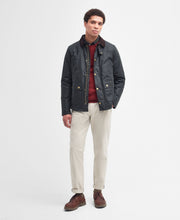 Laden Sie das Bild in den Galerie-Viewer, Barbour - Reelin Wachsjacke - Sage Jacken Barbour
