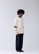 Laden Sie das Bild in den Galerie-Viewer, New Amsterdam - Name Crew Knit - Ecru/Black Pullover New Amsterdam
