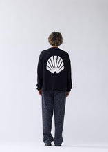 Laden Sie das Bild in den Galerie-Viewer, New Amsterdam - Logo Cardigan - Black Sweatshirts New Amsterdam
