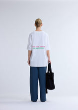 Laden Sie das Bild in den Galerie-Viewer, New Amsterdam - SURF CENTRE TEE WASHED WHITE T-Shirts New Amsterdam
