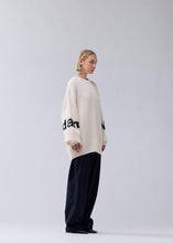 Laden Sie das Bild in den Galerie-Viewer, New Amsterdam - Name Crew Knit - Ecru/Black Pullover New Amsterdam
