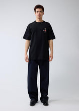 Laden Sie das Bild in den Galerie-Viewer, New Amsterdam - Surfboard Tee - Black T-Shirts New Amsterdam
