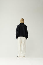 Laden Sie das Bild in den Galerie-Viewer, New Amsterdam - WOOL COACH JACKET BLACK
