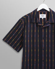 Laden Sie das Bild in den Galerie-Viewer, Wax London - Didcot Shirt - Navy Stripe Hemden Wax London
