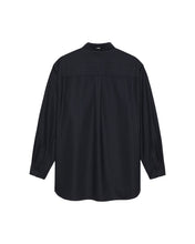 Laden Sie das Bild in den Galerie-Viewer, New Amsterdam - WOOL OVERSIZED BUTTON-UP - NAVY
