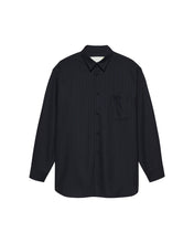 Laden Sie das Bild in den Galerie-Viewer, New Amsterdam - WOOL OVERSIZED BUTTON-UP - NAVY
