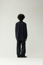 Laden Sie das Bild in den Galerie-Viewer, New Amsterdam - WOOL OVERSIZED BUTTON-UP - NAVY
