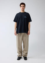 Laden Sie das Bild in den Galerie-Viewer, New Amsterdam - Love Connect Tee - Black T-Shirts New Amsterdam
