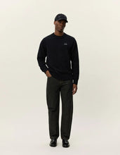 Laden Sie das Bild in den Galerie-Viewer, Les Deux - Gary Patch Crewneck Knit - Black Sweatshirts Les Deux
