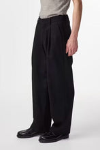Laden Sie das Bild in den Galerie-Viewer, NN07 - Kay Relaxed Fit Pants - Black Hosen NN07
