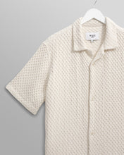 Laden Sie das Bild in den Galerie-Viewer, Wax London - Lido Dobby Shirt - Ecru Hemden Wax London

