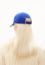Laden Sie das Bild in den Galerie-Viewer, Armedangels - Yenaas Bold Cap - Dynamo Blue Accessoires Armedangels
