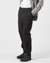 Laden Sie das Bild in den Galerie-Viewer, Minimum - Bertils Stoffhose 9344 - Black Hosen Minimum
