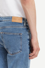 Laden Sie das Bild in den Galerie-Viewer, Samsøe Samsøe - Stefan Jeans - Light Ozone Marble Hosen Samsøe Samsøe
