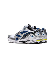 Laden Sie das Bild in den Galerie-Viewer, Mizuno - Wave Rider 10 - White/Silver/SurfTheWeb Schuhe Mizuno

