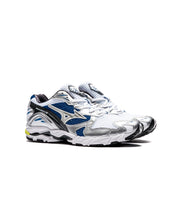 Laden Sie das Bild in den Galerie-Viewer, Mizuno - Wave Rider 10 - White/Silver/SurfTheWeb Schuhe Mizuno
