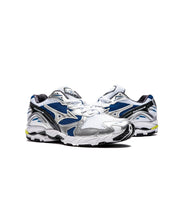 Laden Sie das Bild in den Galerie-Viewer, Mizuno - Wave Rider 10 - White/Silver/SurfTheWeb Schuhe Mizuno
