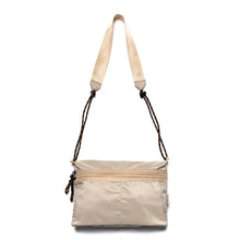 Laden Sie das Bild in den Galerie-Viewer, Taikan - Sacoche Premium Nylon Bag - Beige Taschen Taikan
