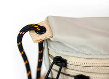 Laden Sie das Bild in den Galerie-Viewer, Taikan - Sacoche Premium Nylon Bag - Beige Taschen Taikan
