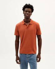 Laden Sie das Bild in den Galerie-Viewer, Thinking MU - Clay Red Hemp Polo - Clay Red Poloshirt Thinking MU
