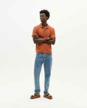 Laden Sie das Bild in den Galerie-Viewer, Thinking MU - Clay Red Hemp Polo - Clay Red Poloshirt Thinking MU
