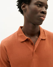 Laden Sie das Bild in den Galerie-Viewer, Thinking MU - Clay Red Hemp Polo - Clay Red Poloshirt Thinking MU
