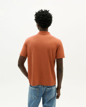 Laden Sie das Bild in den Galerie-Viewer, Thinking MU - Clay Red Hemp Polo - Clay Red Poloshirt Thinking MU
