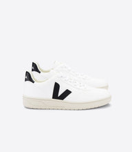 Laden Sie das Bild in den Galerie-Viewer, Veja - V-10 CWL Sneaker - White / Black Schuhe Veja
