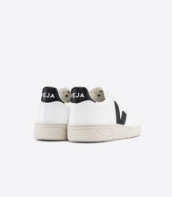 Laden Sie das Bild in den Galerie-Viewer, Veja - V-10 CWL Sneaker - White / Black Schuhe Veja
