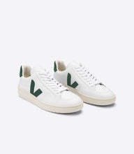 Laden Sie das Bild in den Galerie-Viewer, Veja - V-12 Leather - Extra White / Cyprus Schuhe Veja
