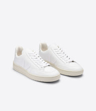 Laden Sie das Bild in den Galerie-Viewer, Veja - V-12 Leather - Extra White Schuhe Veja
